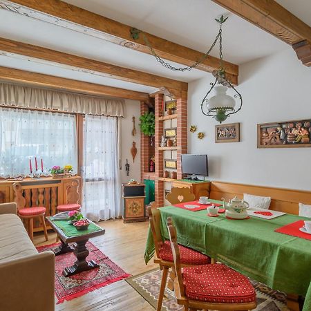 Ca' Dello Scoiattolo Apartment Cortina d'Ampezzo Luaran gambar