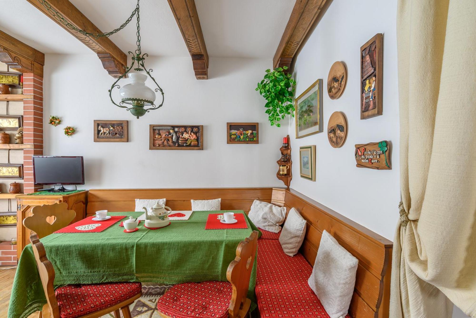 Ca' Dello Scoiattolo Apartment Cortina d'Ampezzo Luaran gambar