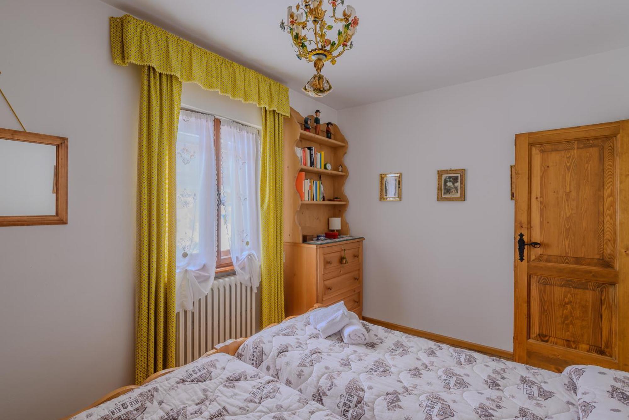 Ca' Dello Scoiattolo Apartment Cortina d'Ampezzo Luaran gambar