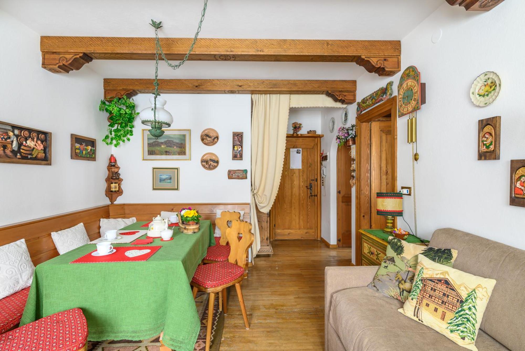 Ca' Dello Scoiattolo Apartment Cortina d'Ampezzo Luaran gambar