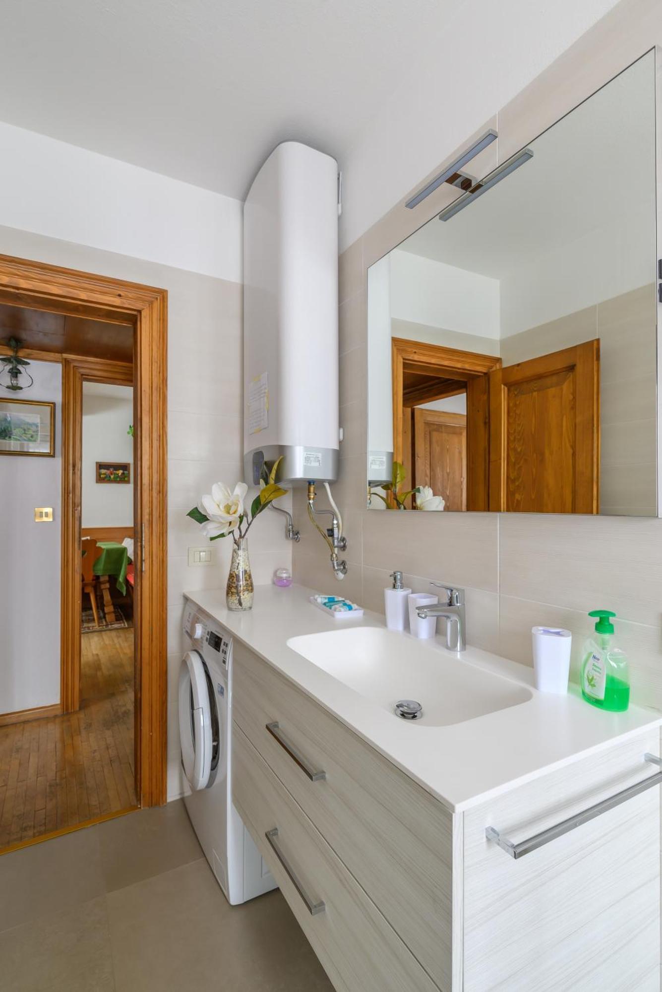 Ca' Dello Scoiattolo Apartment Cortina d'Ampezzo Luaran gambar