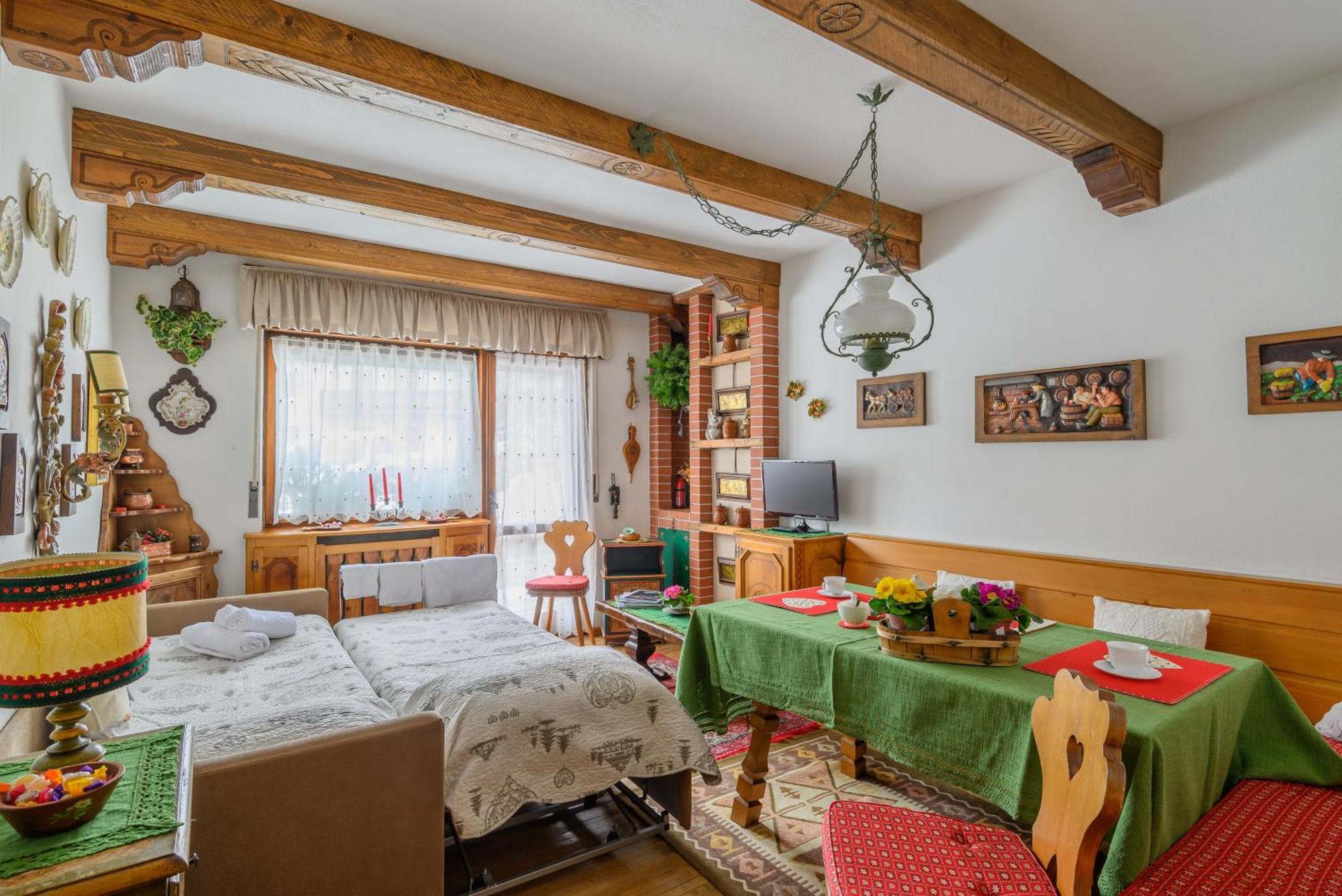 Ca' Dello Scoiattolo Apartment Cortina d'Ampezzo Luaran gambar