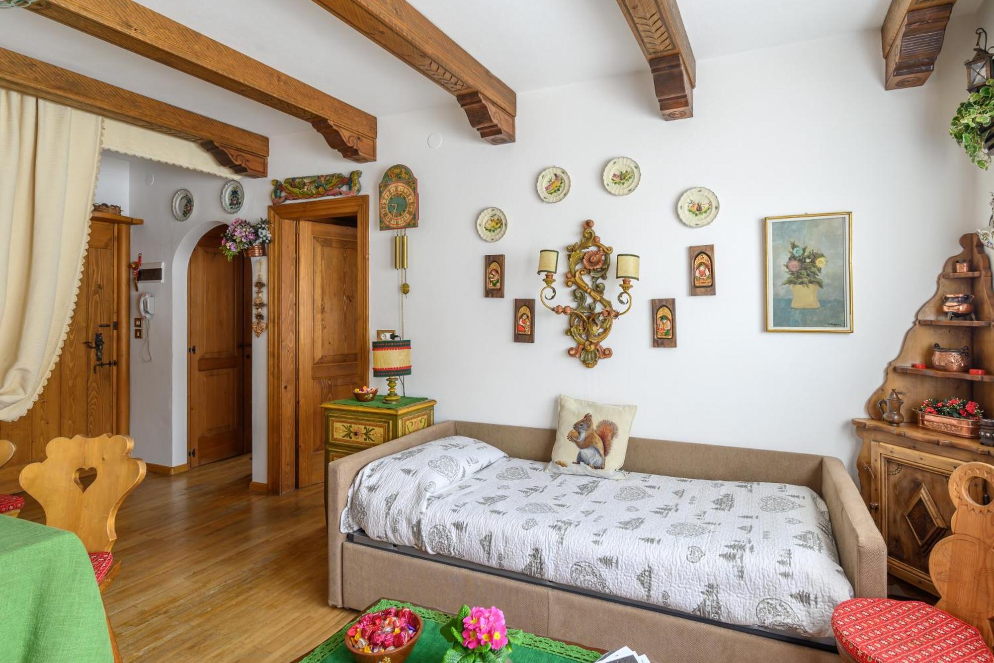 Ca' Dello Scoiattolo Apartment Cortina d'Ampezzo Luaran gambar