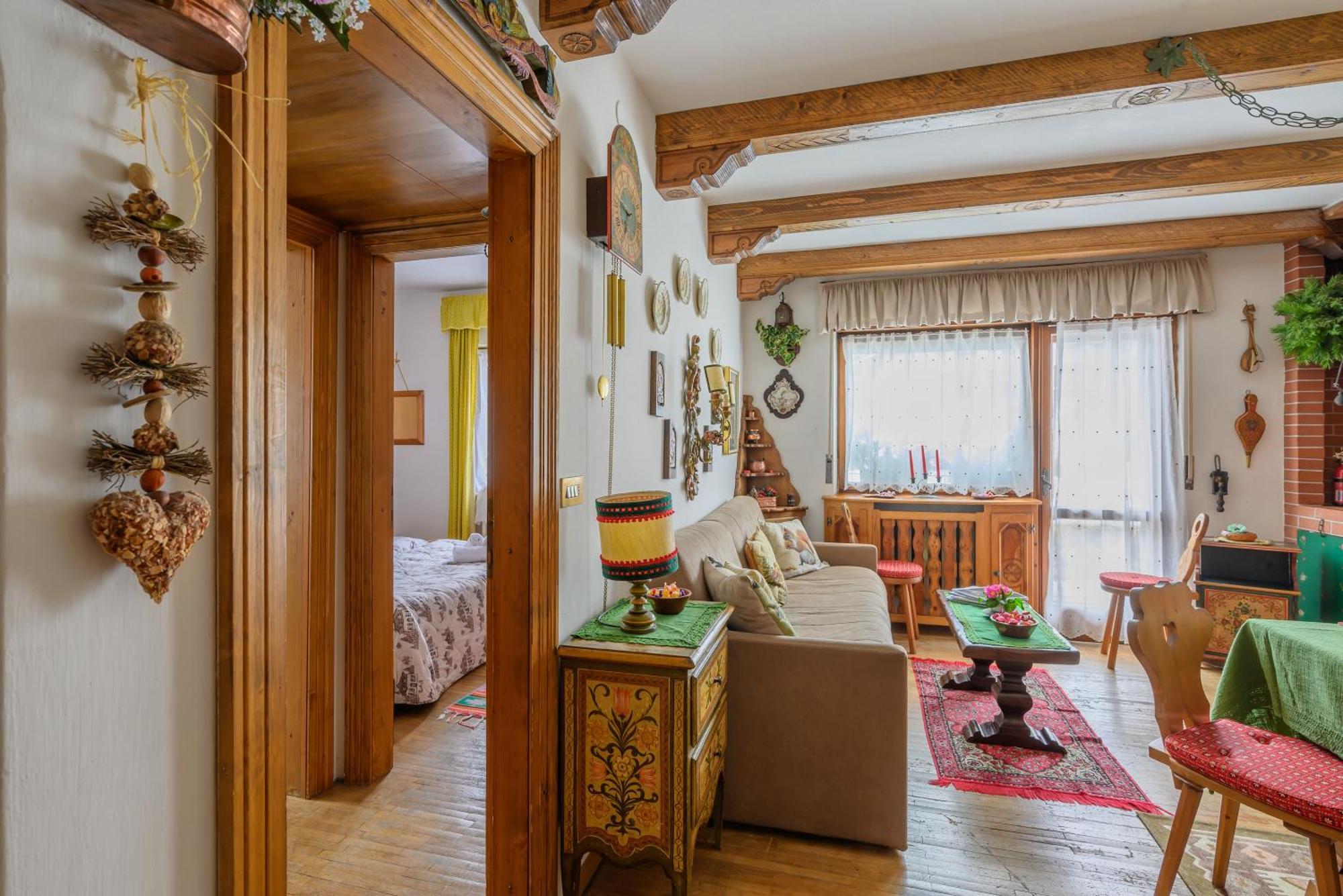 Ca' Dello Scoiattolo Apartment Cortina d'Ampezzo Luaran gambar