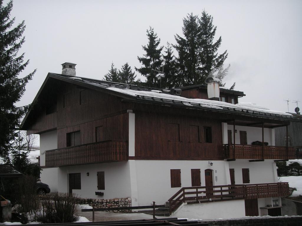 Ca' Dello Scoiattolo Apartment Cortina d'Ampezzo Bilik gambar